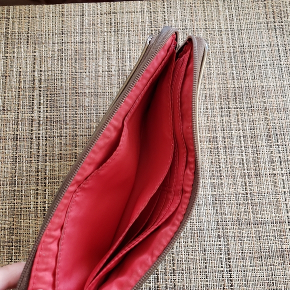 Coach Poppy Embroidered Signature Double Zip Wallet in great condition! - Picture 3 of 9